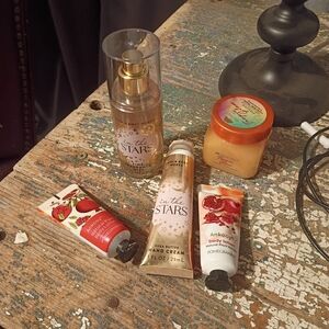 Bath & Body Works In The Stars Set with Red and Gold Accents